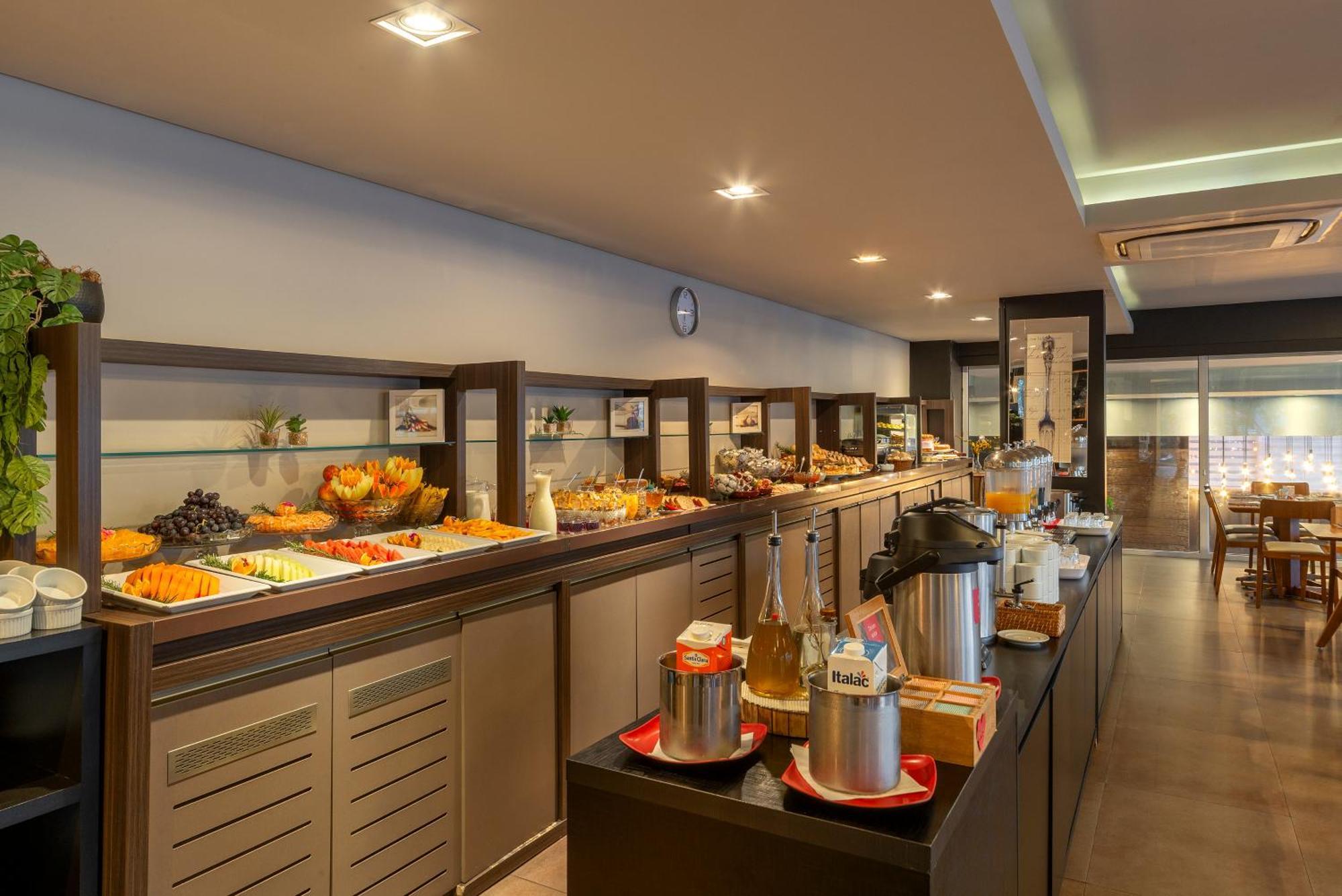 Hotel Laghetto Stilo Borges Gramado Luaran gambar A buffet at a hotel