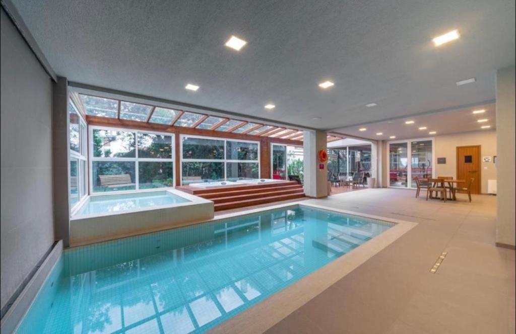 Hotel Laghetto Stilo Borges Gramado Luaran gambar Swimming pool