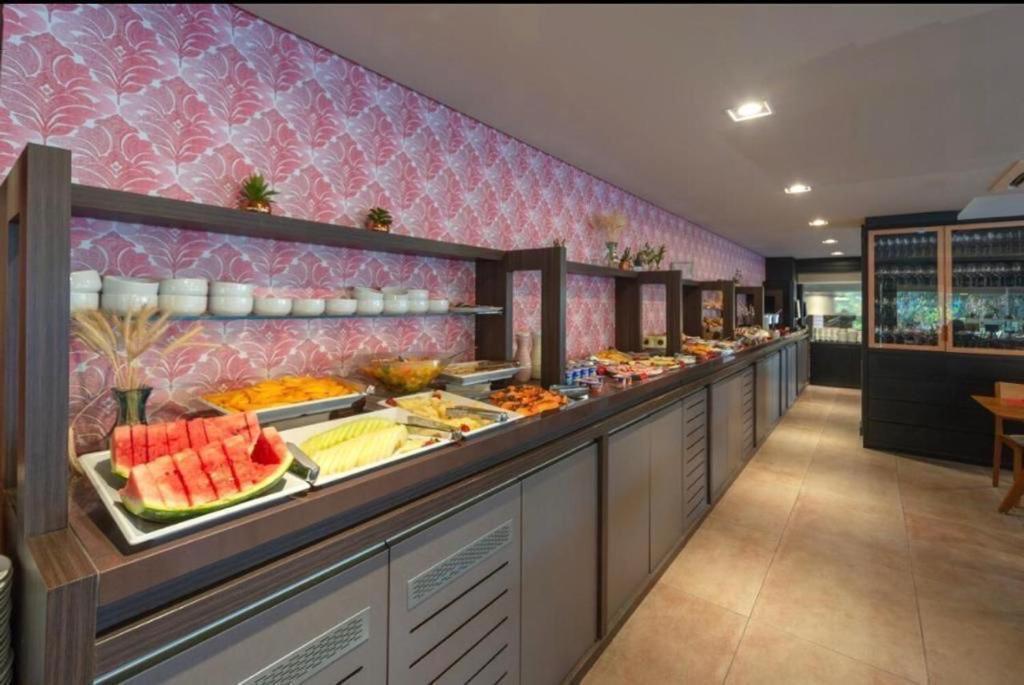 Hotel Laghetto Stilo Borges Gramado Luaran gambar The buffet at the restaurant