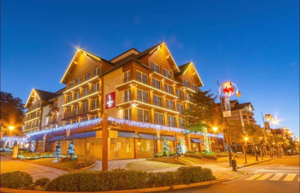Hotel Laghetto Stilo Borges Gramado Luaran gambar The Village at Sun Peaks